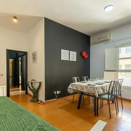 Conde Center Premium Suites, Free Parking Seville Luaran gambar