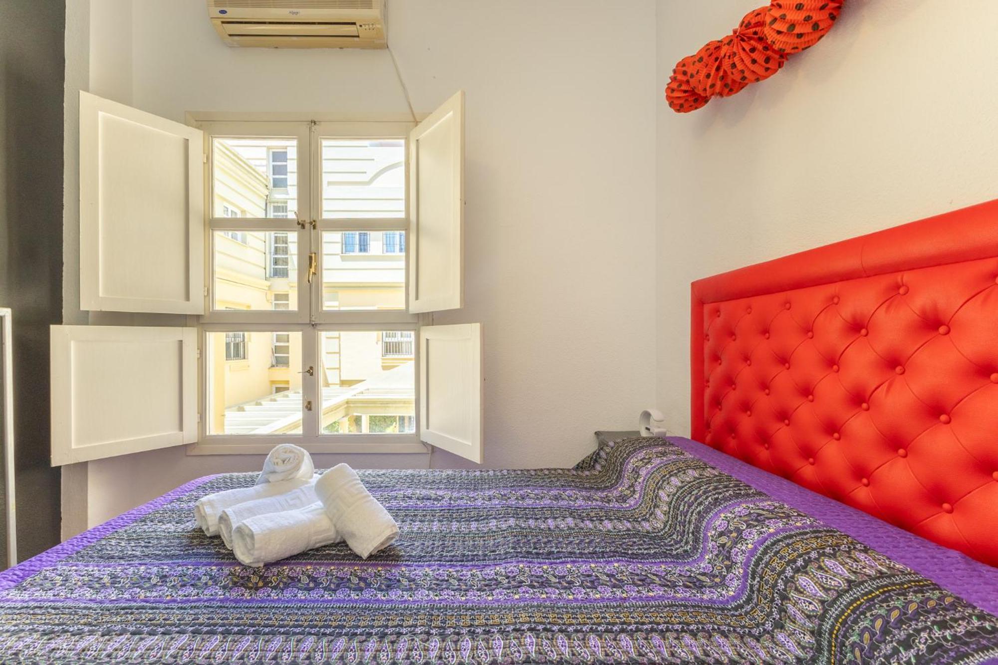 Conde Center Premium Suites, Free Parking Seville Luaran gambar
